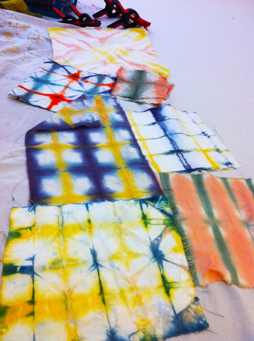 Square fabrics stained with colourful geometric dyes